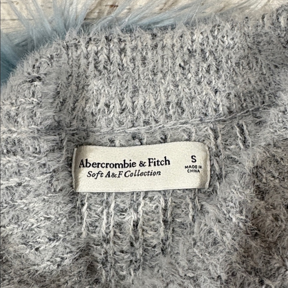 Abercrombie & Fitch Gray Mockneck Knit Fuzzy Soft Sweater - Picture 2 of 7
